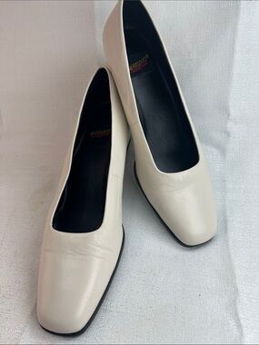 Aerosoles, bone colored heels